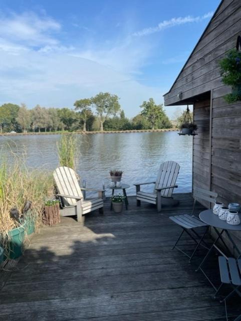 Aangenaam Op De Rijn, Woonboot, Inclusief Prive Sauna Alphen aan den Rijn Exterior foto